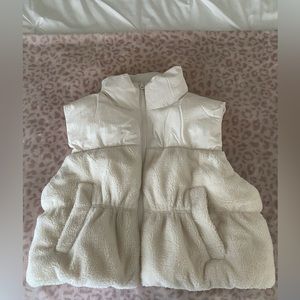 NWT H&M cropped puffer vest Size L